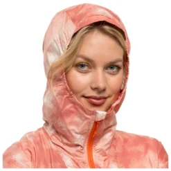 Jack Wolfskin Women's Prelight Windbreaker - Windproof Jacket -Outdoor Clothing Shop jack wolfskin womens prelight windbreaker windproof jacket detail 5