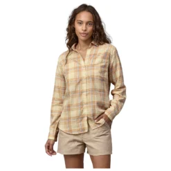 Patagonia Women's LW A/C Buttondown - Blouse -Outdoor Clothing Shop patagonia womens lw a c buttondown blouse detail 2